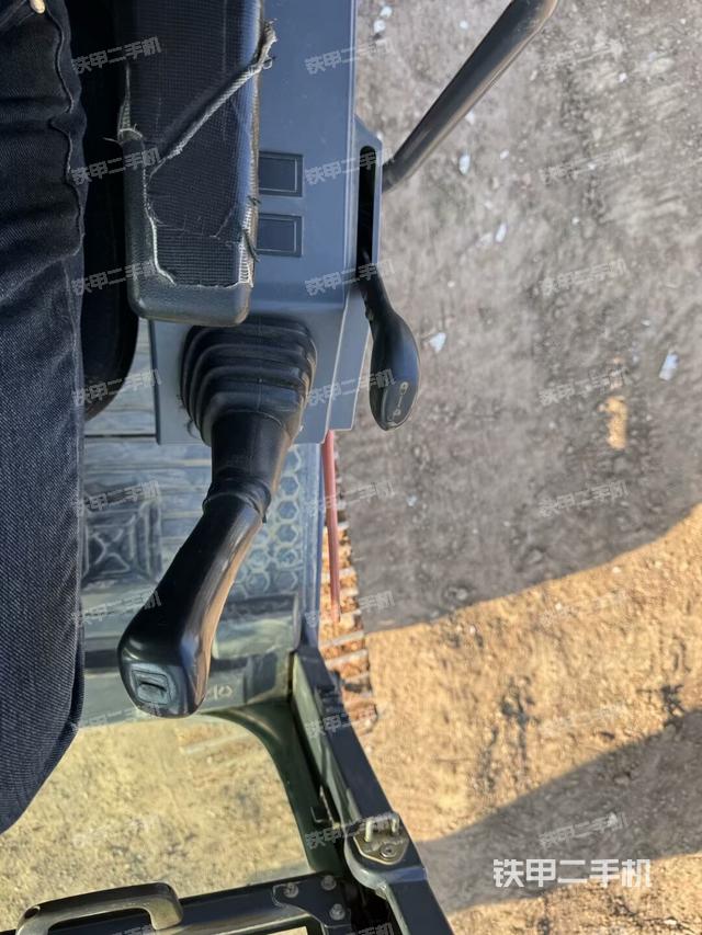 座椅左側(cè)控制臺(tái)/音響/含左手柄（駕駛室部分）