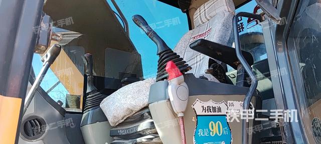 駕駛室整體(整機外觀) 駕駛室整體(整機外觀)