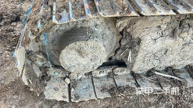 右驅(qū)動輪（行走機構(gòu)）