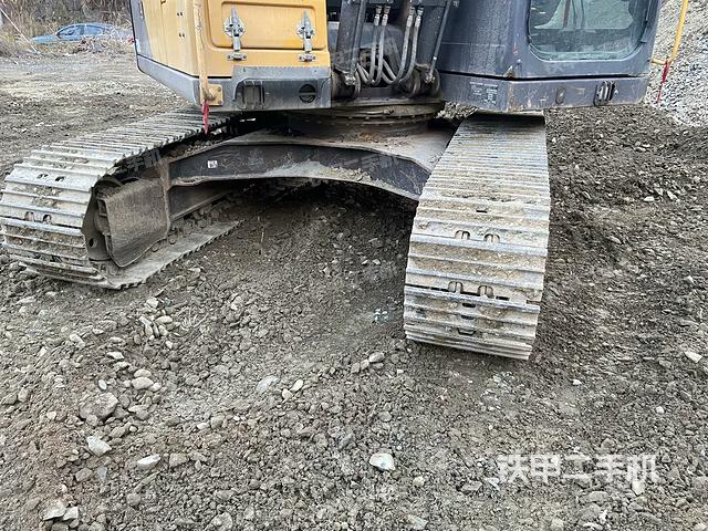 轉(zhuǎn)盤和下車架正前(工作和回轉(zhuǎn)裝置) 轉(zhuǎn)盤和下車架正前(工作和回轉(zhuǎn)裝置)