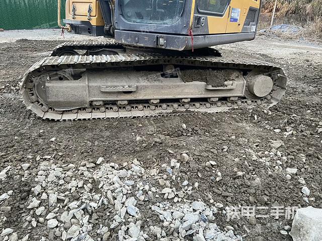 左側(cè)履帶整體?(行走機(jī)構(gòu)) 左側(cè)履帶整體?(行走機(jī)構(gòu))