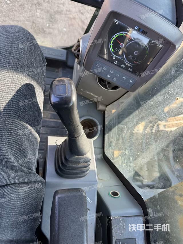 座椅右側(cè)控制臺(tái)/鑰匙門/油門/含右手柄（駕駛室部分）