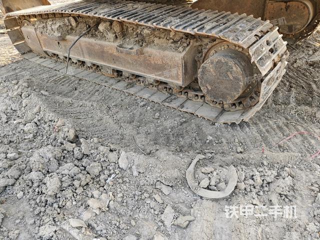 右側(cè)履帶整體(行走機(jī)構(gòu)) 右側(cè)履帶整體(行走機(jī)構(gòu))