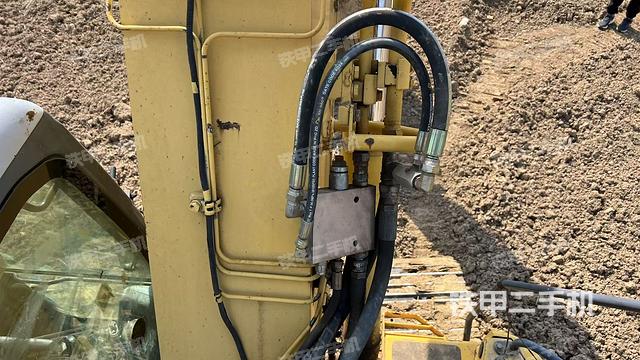 大臂背部俯視（工作和回轉(zhuǎn)裝置）