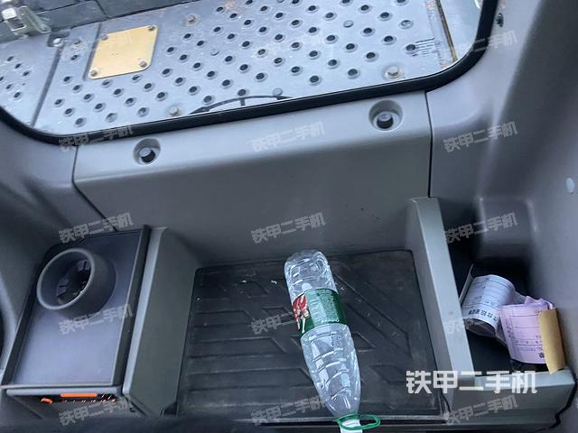 座椅后部(駕駛室部分) 座椅后部(駕駛室部分)