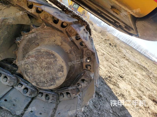 右驅(qū)動輪（行走機構(gòu)）