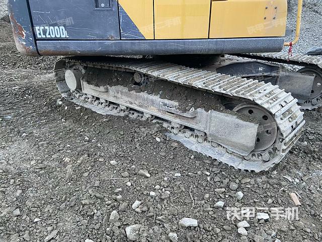 右側(cè)履帶整體(行走機(jī)構(gòu)) 右側(cè)履帶整體(行走機(jī)構(gòu))