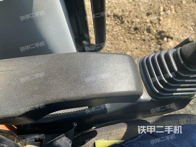 座椅左側(cè)控制臺/音響/含左手柄（駕駛室部分）