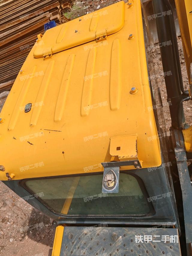 駕駛室頂部（整機外觀）