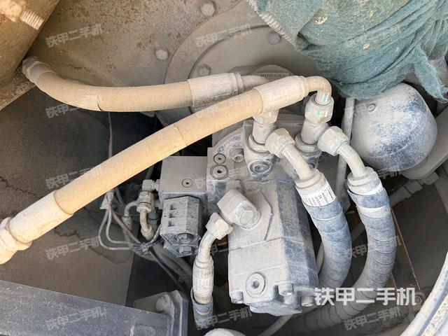 液壓泵艙室正面整體（整機(jī)外觀）