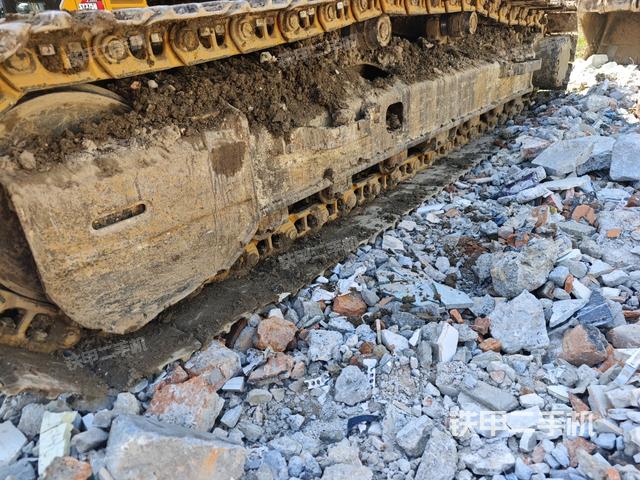 左側(cè)履帶整體?（行走機(jī)構(gòu)）