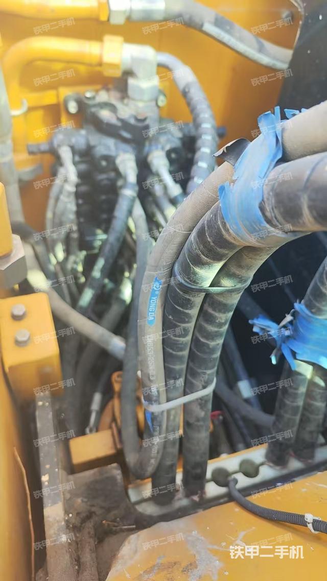 液壓泵艙室正面整體（整機(jī)外觀）