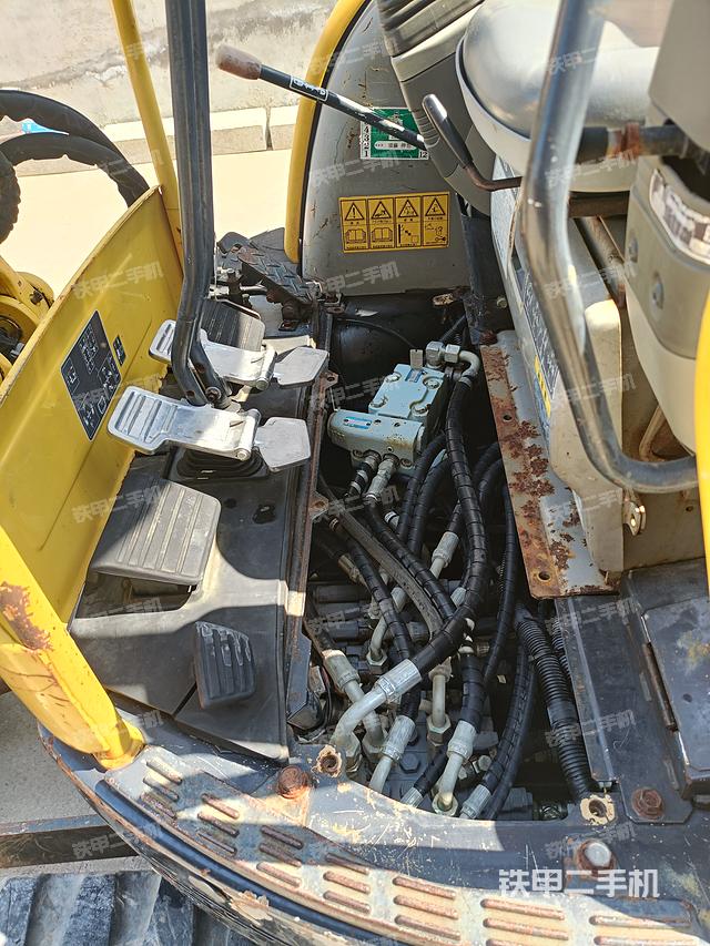 回转马达和主控阀（整机外观）