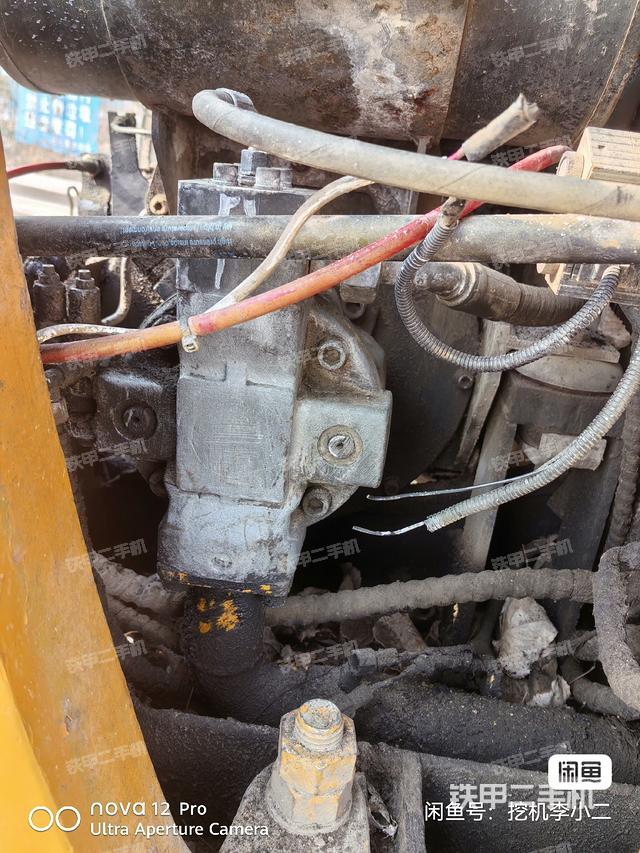 液壓泵艙室正面整體(整機(jī)外觀) 液壓泵艙室正面整體(整機(jī)外觀)