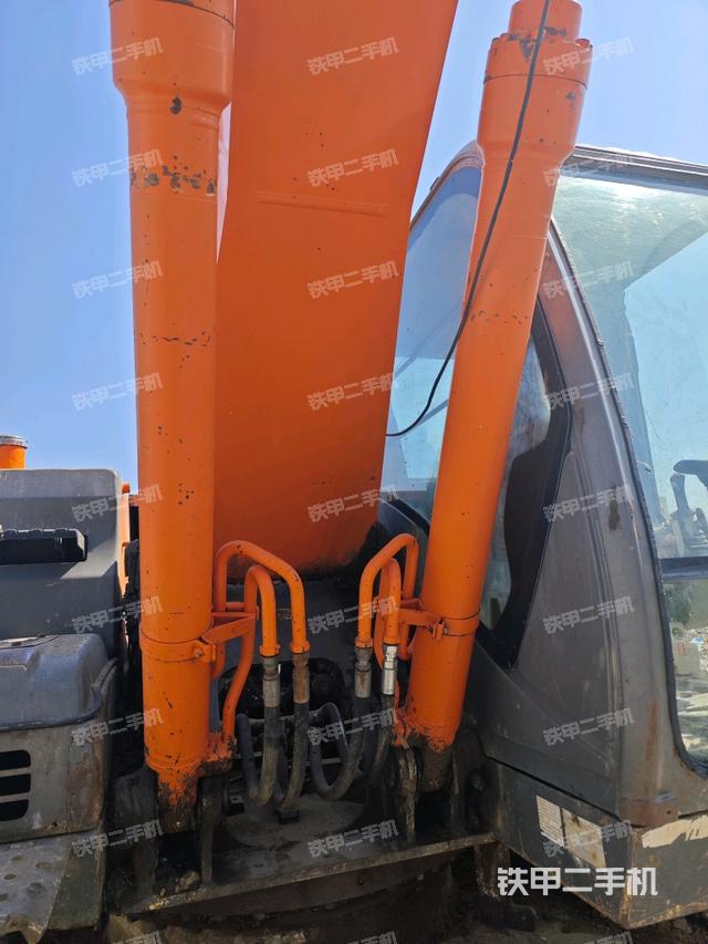 大臂油缸整體?豎拍（工作和回轉(zhuǎn)裝置）