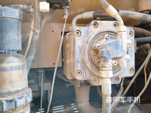 液壓泵艙室正面整體(整機(jī)外觀) 液壓泵艙室正面整體(整機(jī)外觀)