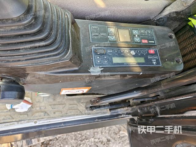 座椅右側(cè)控制臺/鑰匙門/油門/含右手柄(駕駛室部分) 座椅右側(cè)控制臺/鑰匙門/油門/含右手柄(駕駛室部分)