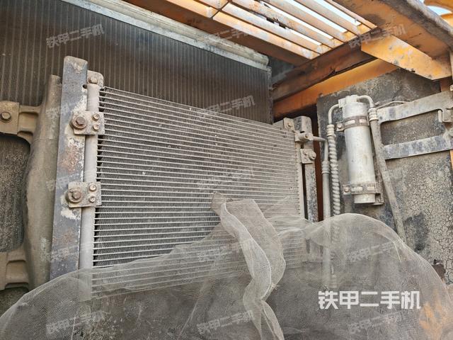 散熱器正面(大件艙室) 散熱器正面(大件艙室)