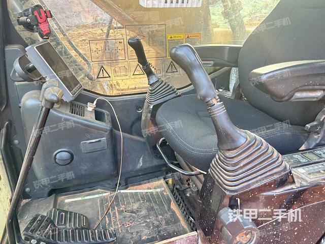 驾驶室整体（整机外观）