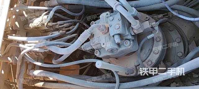 回轉(zhuǎn)馬達(dá)和主控閥（整機(jī)外觀）