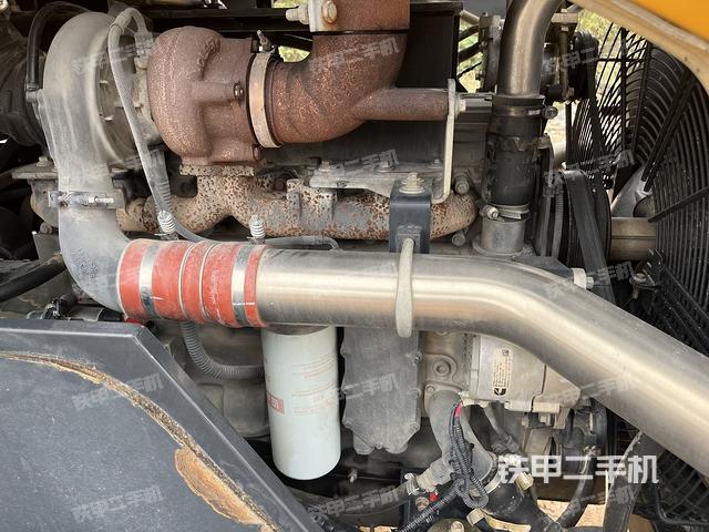 發(fā)動機(jī)右側(cè)（整機(jī)外觀及大件）