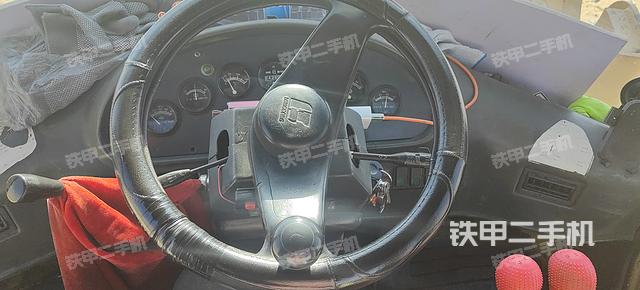 駕駛室操作臺(整機(jī)外觀及大件) 駕駛室操作臺(整機(jī)外觀及大件)