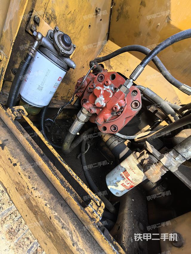 液壓泵艙室正面整體（整機(jī)外觀）