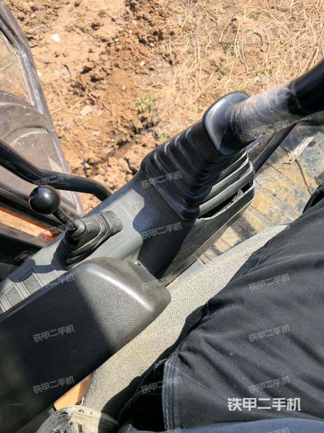 座椅左側(cè)控制臺/音響/含左手柄（駕駛室部分）