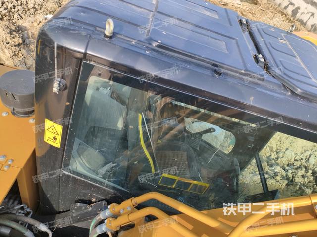 驾驶室顶部（整机外观）