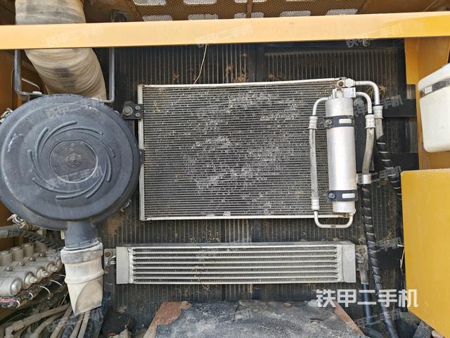 散熱器正面(大件艙室) 散熱器正面(大件艙室)