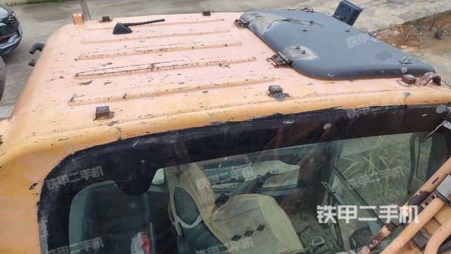 驾驶室顶部（整机外观）