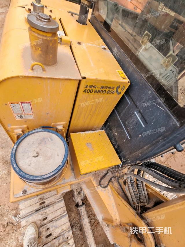 大臂根部?斜（工作和回轉(zhuǎn)裝置）