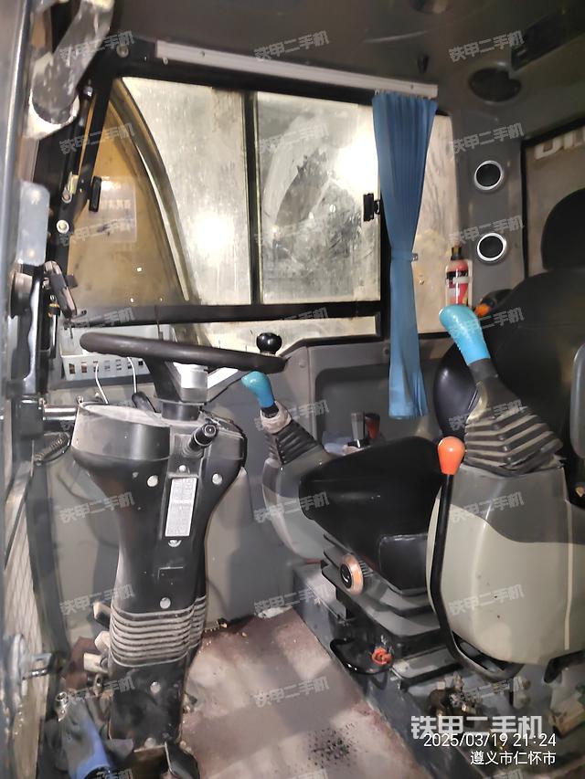 駕駛室整體（整機外觀）