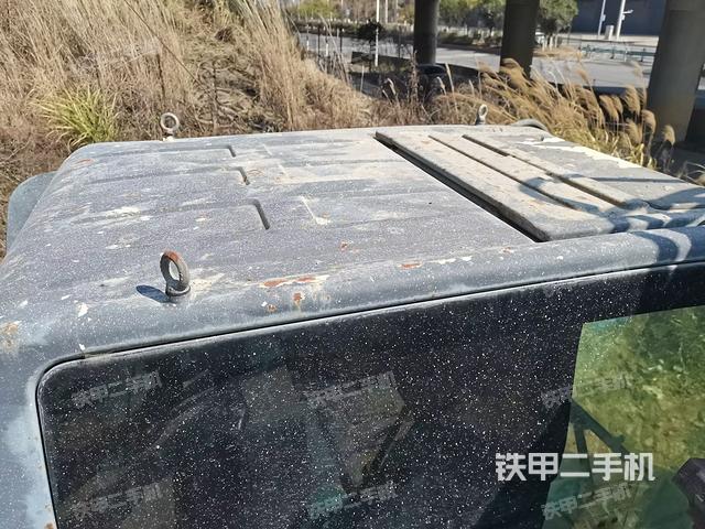 驾驶室顶部（整机外观）