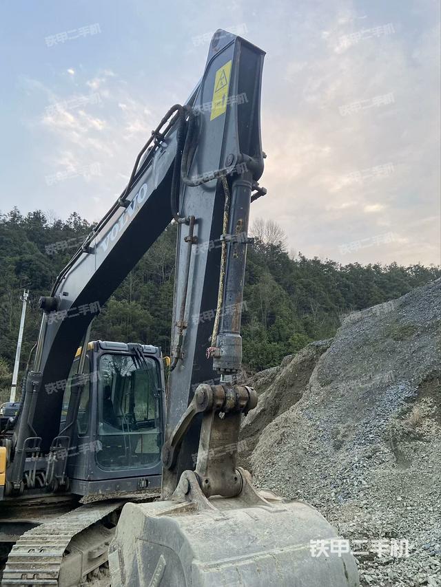 小臂整體右前(工作和回轉(zhuǎn)裝置) 小臂整體右前(工作和回轉(zhuǎn)裝置)