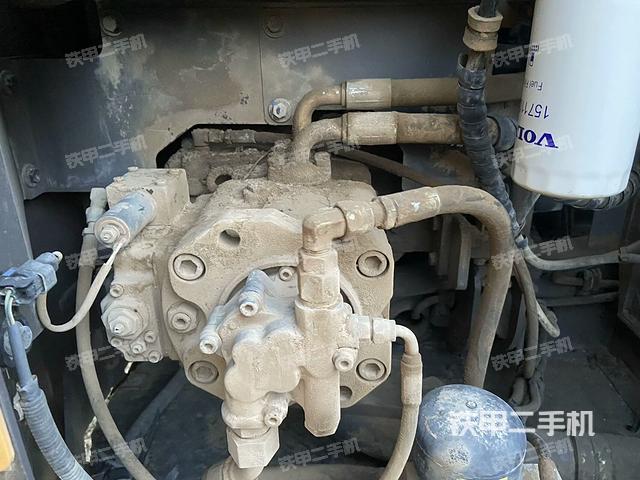 液壓泵斜45?右(大件艙室) 液壓泵斜45?右(大件艙室)