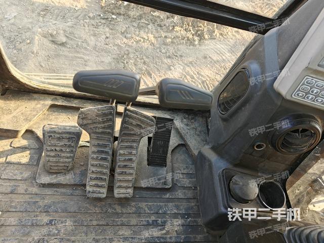 后窗玻璃角標(駕駛室部分) 后窗玻璃角標(駕駛室部分)