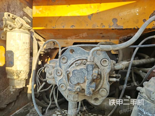 液壓泵斜45?左(大件艙室) 液壓泵斜45?左(大件艙室)