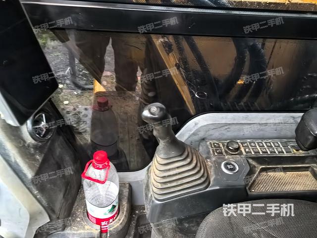 駕駛室整體（整機外觀）