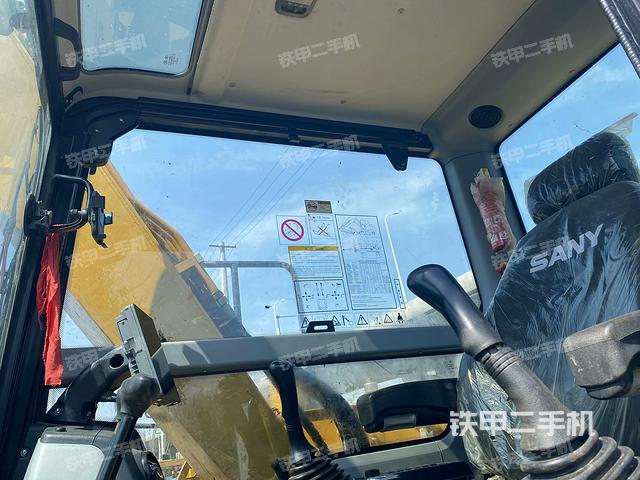 ?駕駛室正側(cè)（駕駛室部分）