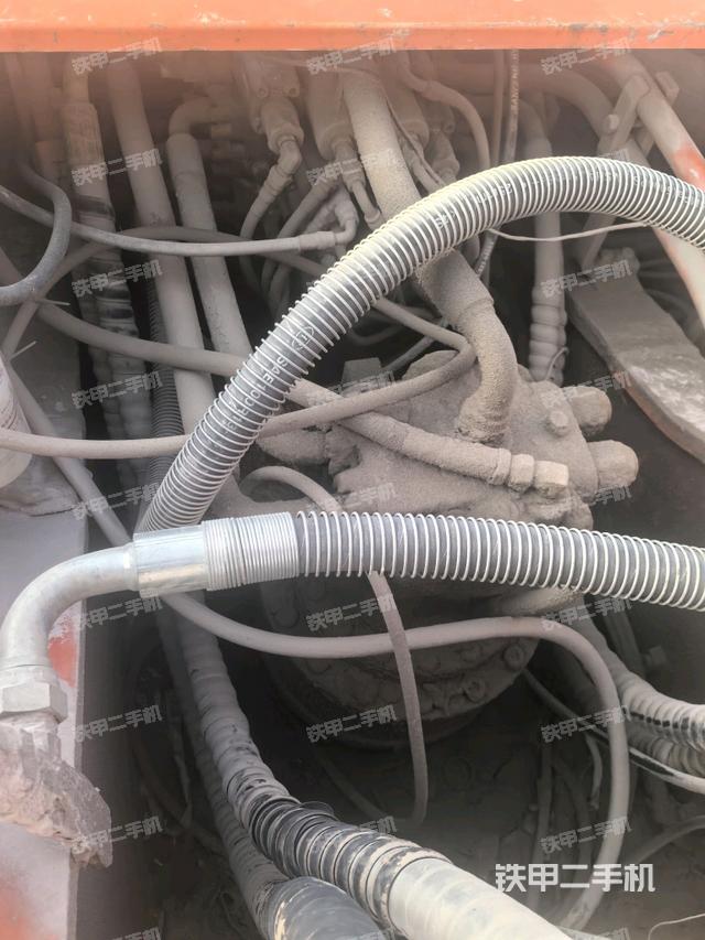 回轉(zhuǎn)馬達(dá)和主控閥（整機(jī)外觀）