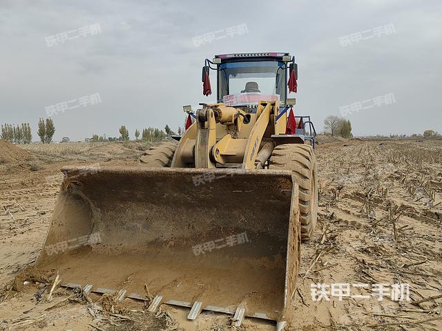 工作裝置整體(整機(jī)外觀及大件) 工作裝置整體(整機(jī)外觀及大件)