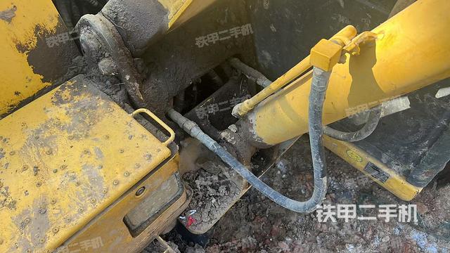 大臂根部?斜（工作和回轉(zhuǎn)裝置）