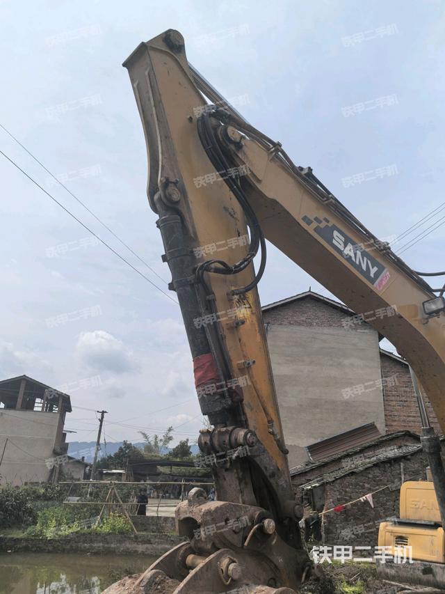 小臂整體左后(工作和回轉(zhuǎn)裝置) 小臂整體左后(工作和回轉(zhuǎn)裝置)