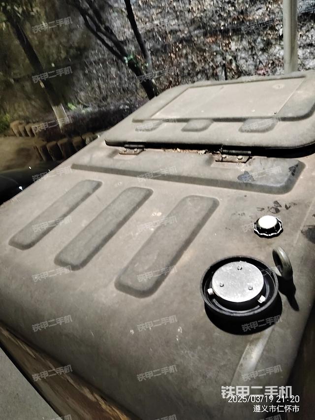 駕駛室頂部（整機外觀）