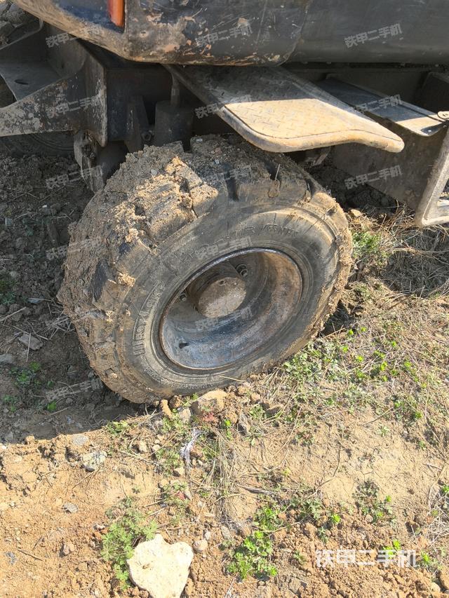 右驅(qū)動輪（行走機構(gòu)）