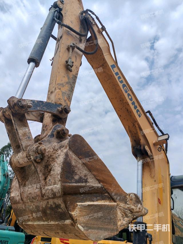 鏟斗右后整體（工作和回轉(zhuǎn)裝置）