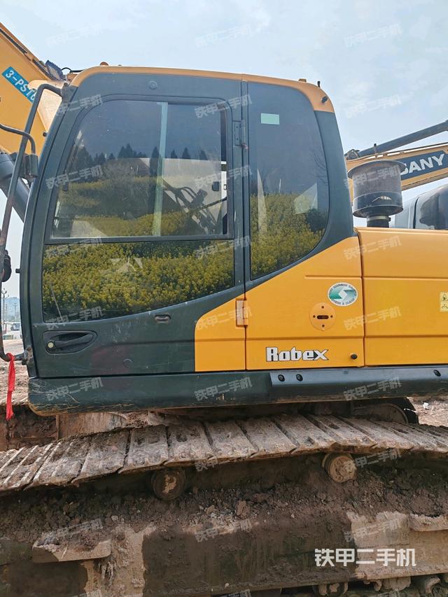 駕駛室整體（整機外觀）