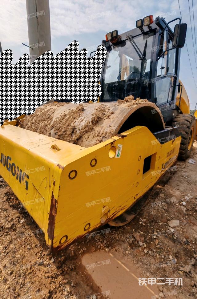 整機(jī)右后45°(設(shè)備外觀及核心部件) 整機(jī)右后45°(設(shè)備外觀及核心部件)