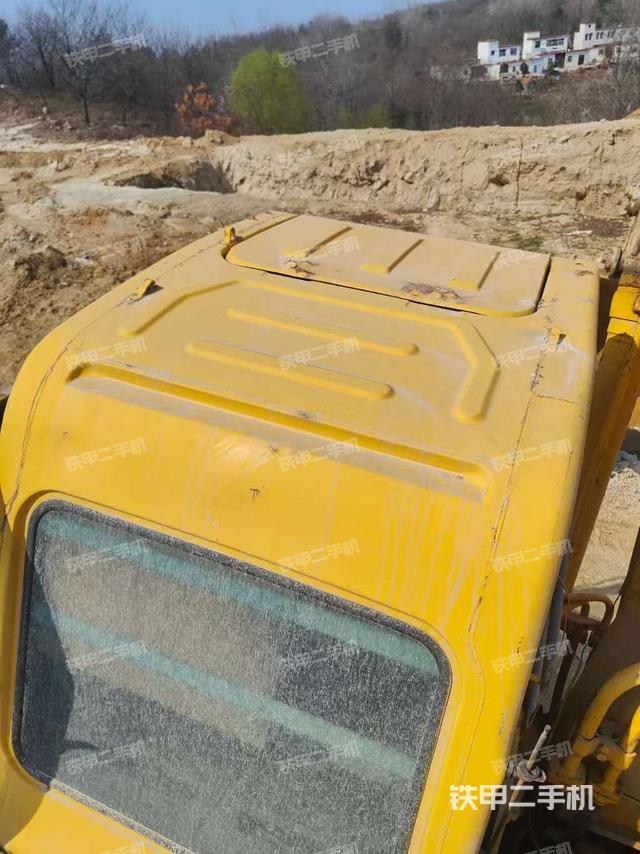 駕駛室頂部（整機外觀）